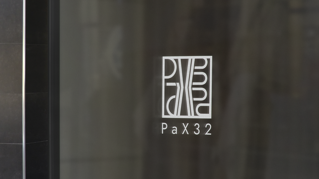 Le nuove frontiere del logo design: come far brillare il tuo brand 5 Logo design by Pax32